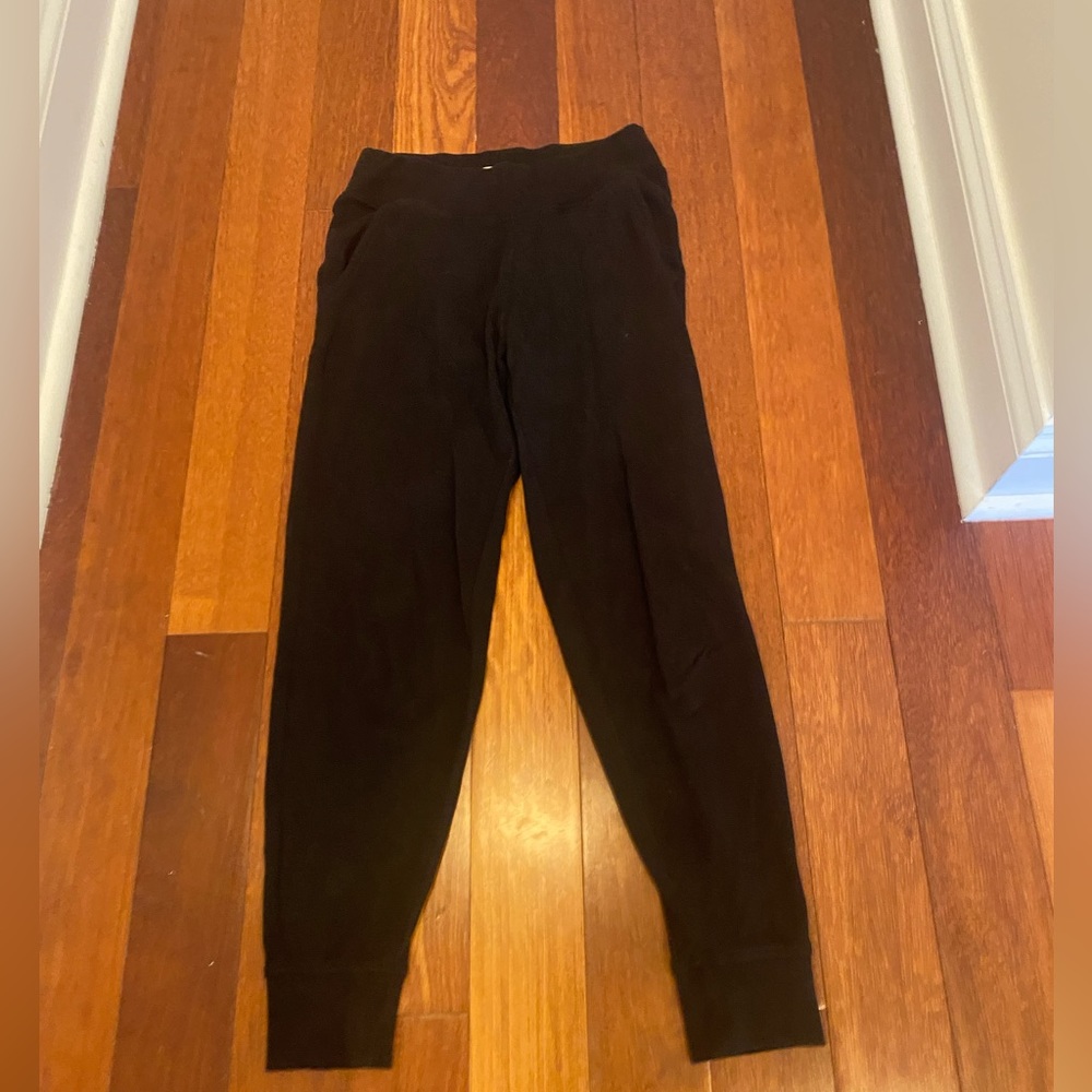 PACT Women's black airplane jogger, XS